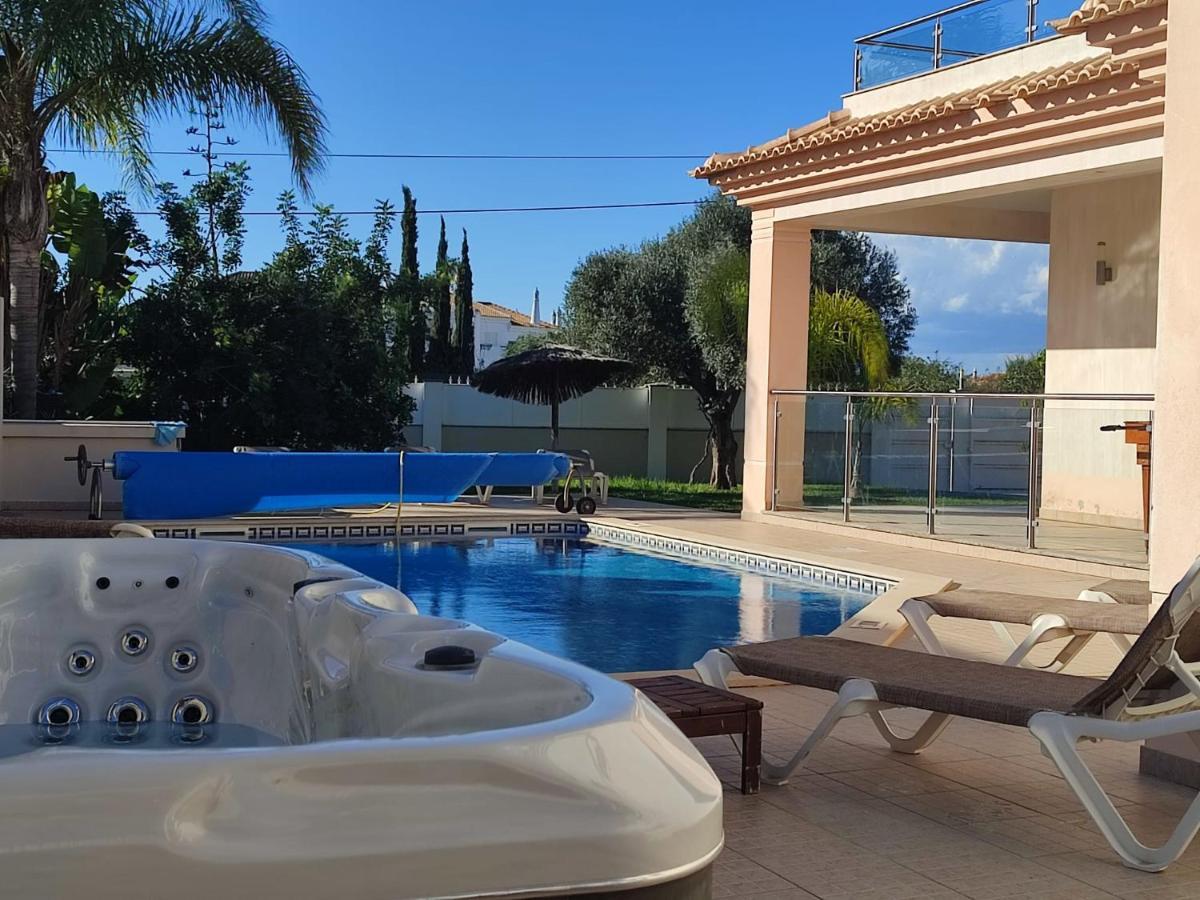Villa Ruana - 5 Bedrooms On Suite- Free Out Door Hot Jacuzzi - By Bedzy 알부페이라 외부 사진
