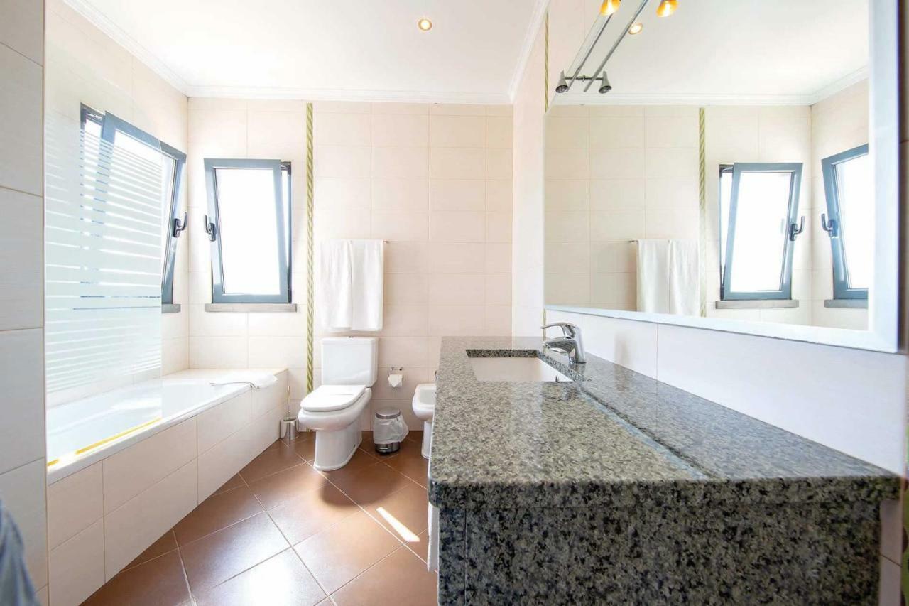 Villa Ruana - 5 Bedrooms On Suite- Free Out Door Hot Jacuzzi - By Bedzy 알부페이라 외부 사진